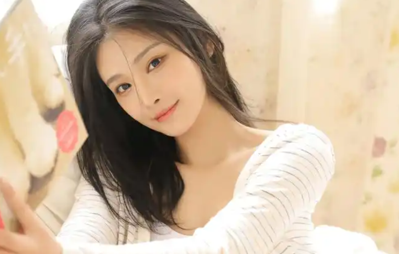 欲望的迷宫：深度解析女性寻求“包养”背后的核心心理驱动力